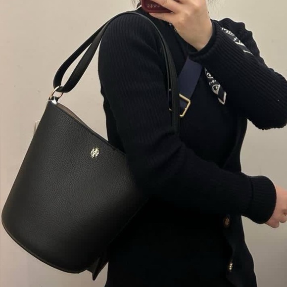 Tory Burch Handbags - Tory Burch Black Shoulder Bag
